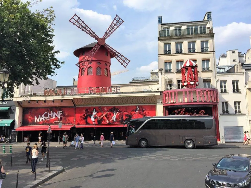 Planning a trip to Paris? Be sure and check out this complete itinerary to help you make the most of your time in Paris. We were able to have such a great time in just three days! #paris #parisitinerary #visitparis #thingstodoinparis