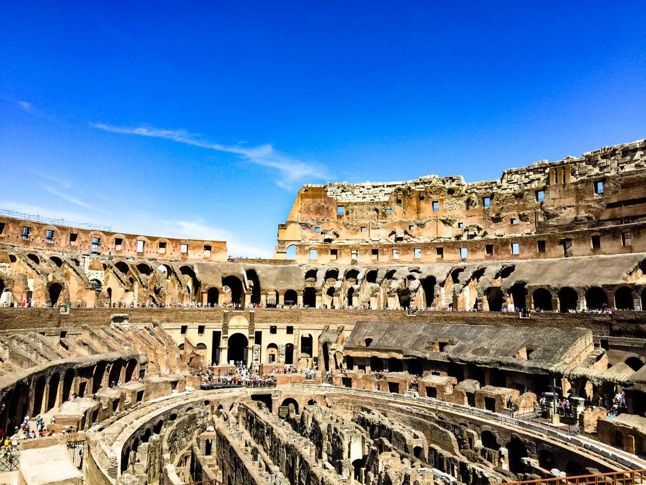 Planning a trip to Rome? Discover the tips and tricks for visiting Rome's most famous sights. This post outlines the Colosseum, The Forum, and Palatine Hill. #rome #visitingrome #palatinehill #romanforum #colosseum #visitingthecolosseum #romancolosseum #ancientrome #romeitinerary