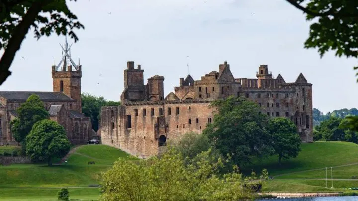 Linlithgow Palace should be on your couples bucket list and your Scotland Itinerary 7 Days