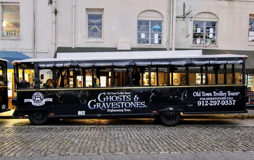 ghost tour bus 