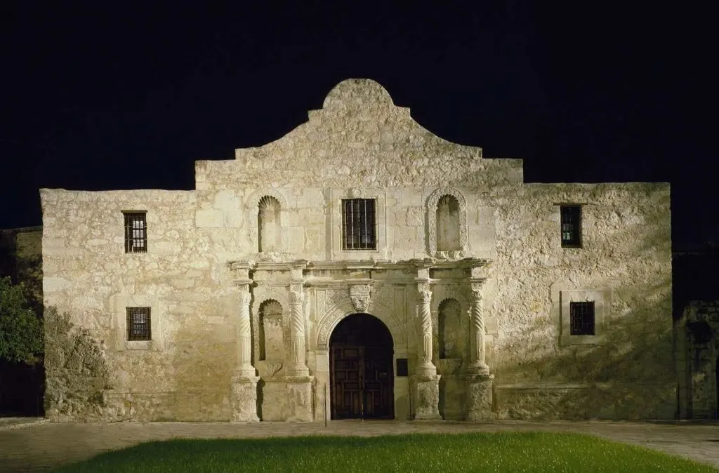 the alamo building-Texas bucket list
