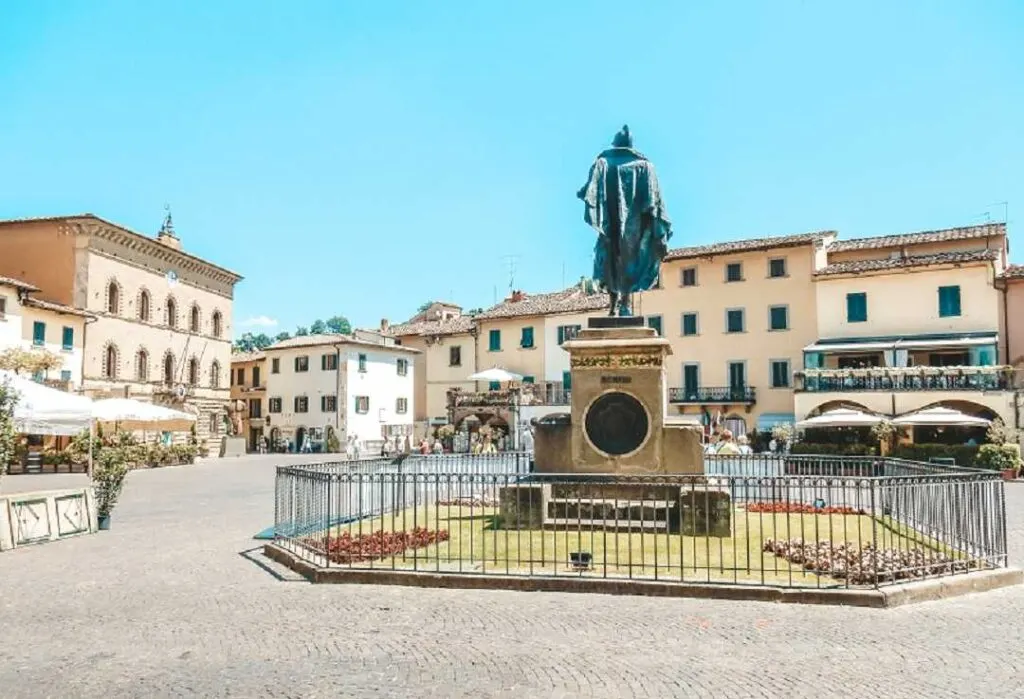 Greve piazza-Towns in Tuscany
