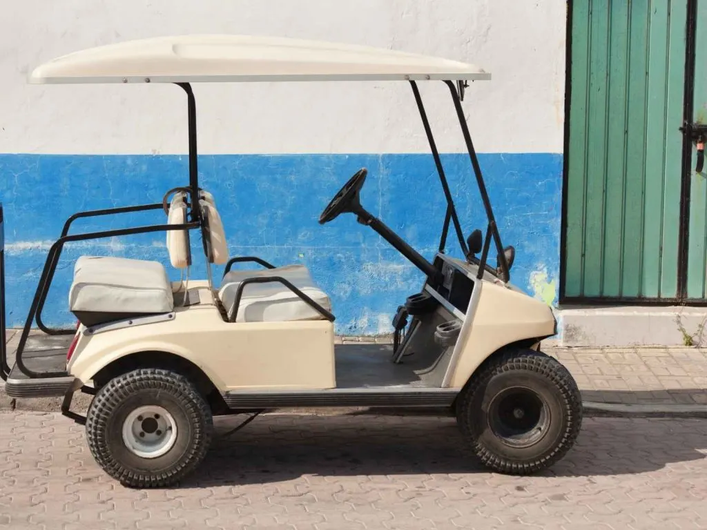 golf cart  one of the things to do in isla Mujeres