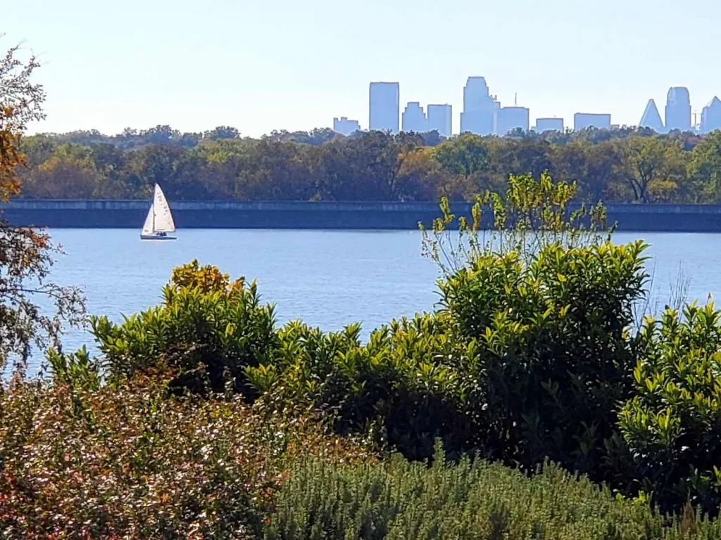 white rock lake is one of the free things to do in Dallas