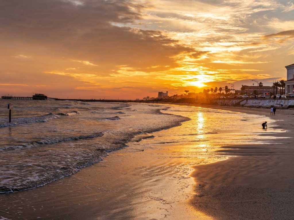 beach at sunset-things to do in Galveston