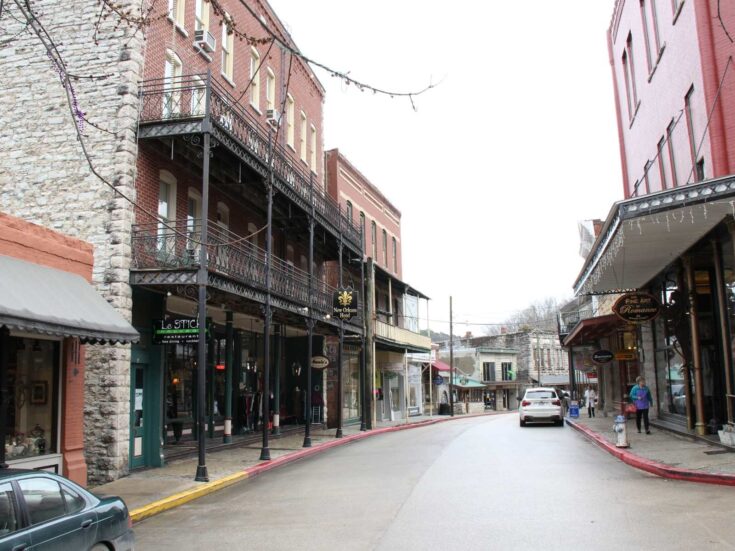 26 Fabulous Things to do in Eureka Springs That Texas Couple